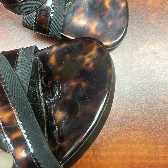 Stuart Weiztman tortoise patent wedge sandals - Picture 9 of 10